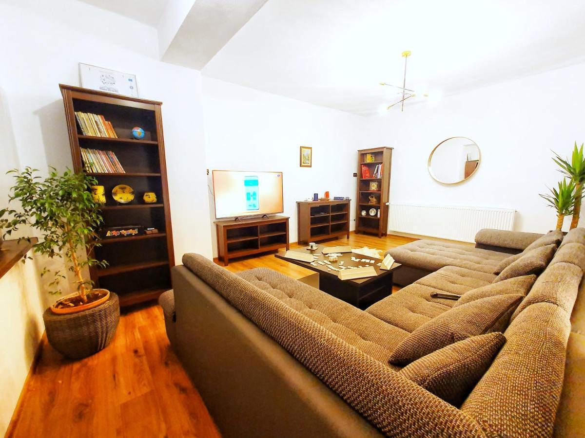 Holiday Home Esku Оршова Екстер'єр фото